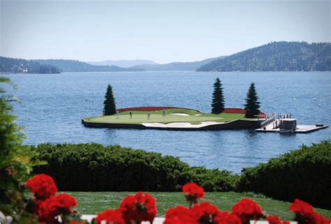 Floating Green Coeur Dalene Golf Course