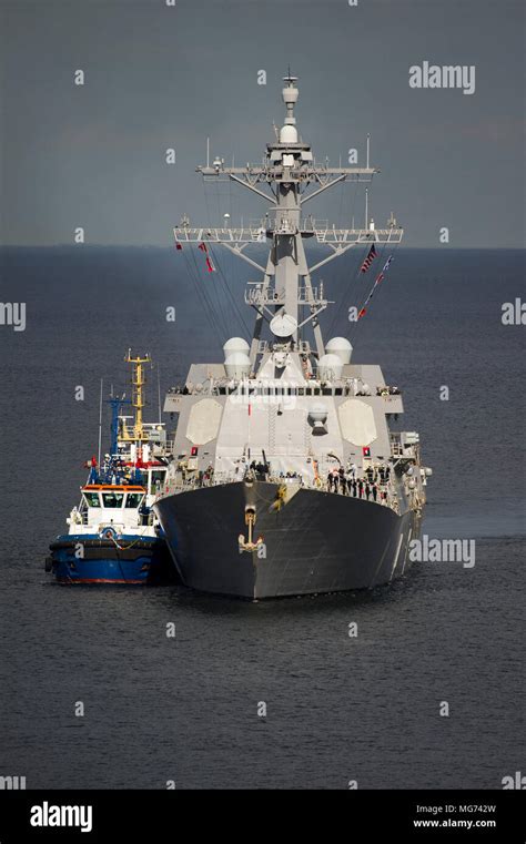 Guided Missile Destroyer Uss Farragut Ddg 99 Hi Res Stock Photography