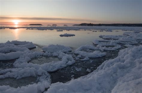 Ледяные блины на Ладоге | Пикабу