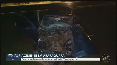 Carros Batem De Frente E 2 Homens Ficam Gravemente Feridos Na