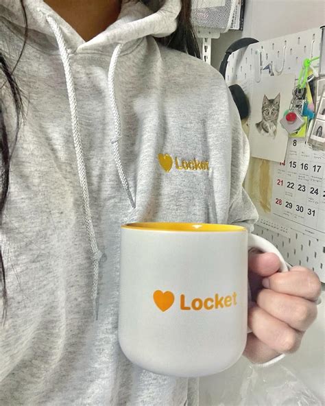 Locket Camera | Recap your week, every Sunday. Introducing Rollcall