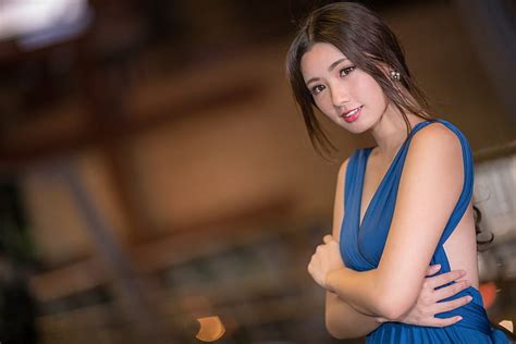 Wanita Asia Gaun Biru Brunette Kedalaman Lapangan Gadis Model