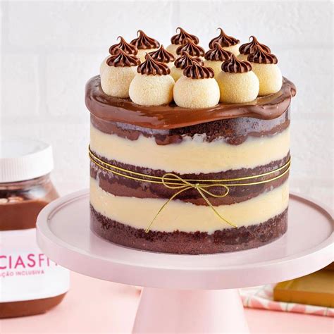 Naked Cake de Brownie Leite Ninho e Nutella creme de avelã cacau 1 4kg serve em