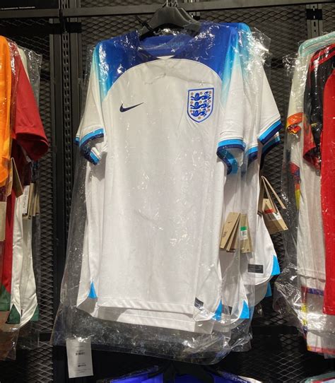 England World Cup Jersey (M), Men's Fashion, Activewear on Carousell