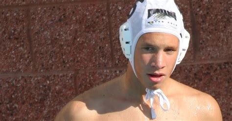 Pelados Na Nata O Naked Swimmers S Delicias Do Polo Usando Sungas Pretas