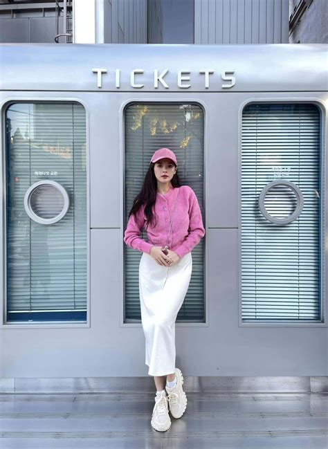 Dàn hot girl tuổi Tỵ tài sắc được dân mạng yêu thích suốt nhiều năm