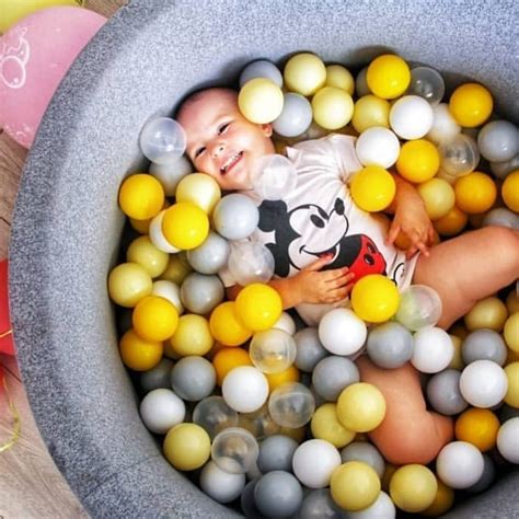 Сухой бассейн с шариками