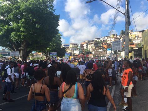 FOTOS Confira imagens da ª edição da Parada Gay de Salvador Bahia G
