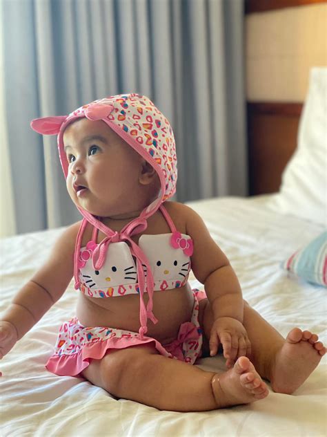 Diện bikini tí hon Moon nhà Võ Hạ Trâm khoe bụng bự cực đáng yêu