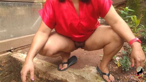 Schmutzige Land Milf Masturbiert Im Garten Xhamster