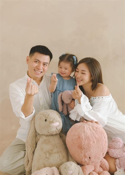 Hội hot mom showbiz không chỉ chăm con tốt mà còn được khen về trình độ học vấn