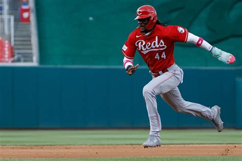 Cincinnati Rookie Elly De La Cruz Steals Second Third And Home In