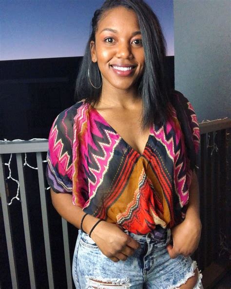 Hot Sexy Ashley Monique Clark Bikini Pics