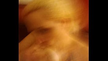 Chelle lamiendo y chupando su propio pezón XVIDEOS