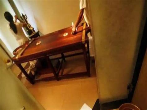 Sex racket in NCR mall spa police raided Many boys and girls arrested मल सप म चल रह थ