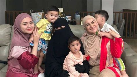 Penyebab Nathalie Holscher Lepas Hijab Umi Pipik Dan Irish Bella