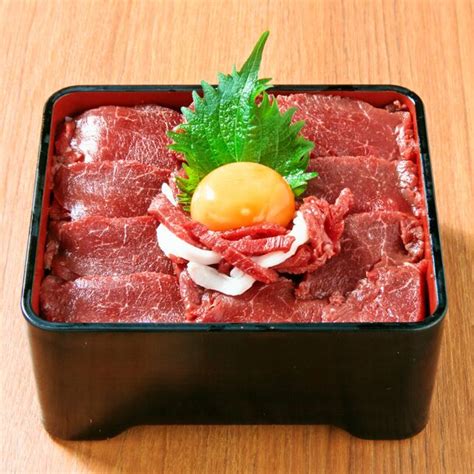 隠れ家的な雰囲気のなかで最上級馬刺しを楽しめる！馬肉専門店「馬菜 千葉店」オープン