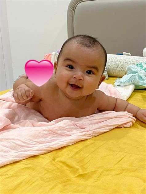 Võ Hạ Trâm đăng ảnh con gái đang nude nhưng bộ sưu tập biểu cảm cưng