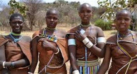 Sandawe tribe in Dodoma » Tanzania Travel Guide