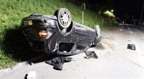 Unfall In Benken Zh Jugendliche Fl Chten Mit Pw Vor Polizeikontrolle