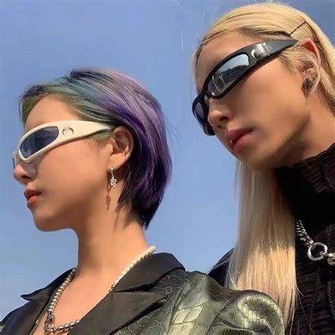 Ins Influencer Hot Girl Fashionable Y2k Sunglasses Future Technology Disco Hip Hop Millennium