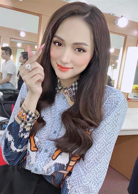 Hoa hậu Hương Giang diện bikini đẹp xuất sắc