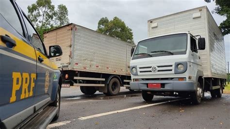 PRF apreende caminhões roubados que serviriam para o transporte de