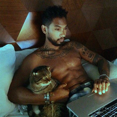 Is It Hot In Here Oh It S Just These Supersexy Shirtless Photos Of Miguel Hottest