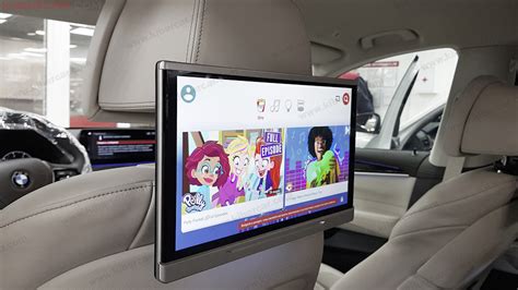 BMW 6 и удобные мониторы в подголовниках для пассажиров заднего ряда ...