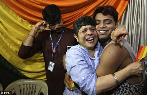 India Scraps Ban On Gay Sex In Landmark Ruling Daily Mail Online