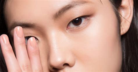 De nude manicure van dit seizoen is geïnspireerd op water ELLE be