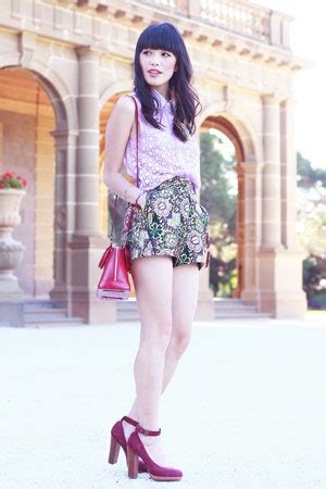 9 Hot Sexy Connie Cao Bikini Pics