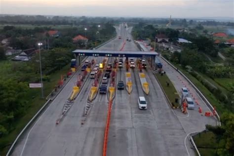 Jelang Lebaran Arus Kendaraan Di Tol Ngawi Kertosono Turun Antara News