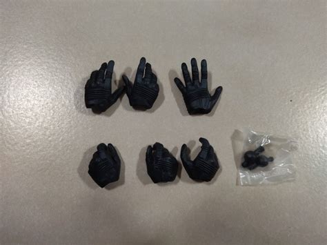 Hot Toys Dx Batman Hand Palm Set With Peg Scale Hobbies