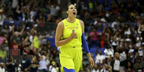 Cambage Fowles And Vandersloot Earn 2018 WNBA Peak Performer Awards WNBA