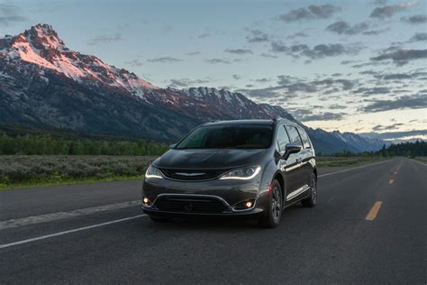 chrysler pacifica hybrid limited review  fine fit  families