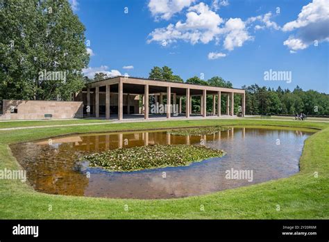 monument hall   woodland cemetery skogskyrkogarden