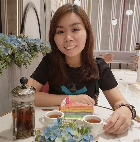 A store 小 卖 铺 brings authentic snacks to the local area 8