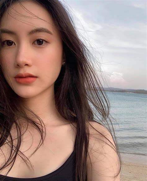 Danh tính hot girl Lào công khai cầu hôn Quang Linh Vlog nhan sắc sốt