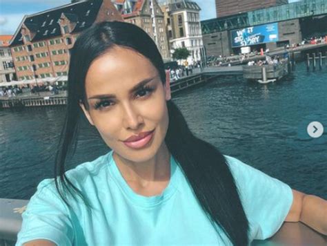 Sliku Indi Aradinović masovno skrinšotuju i čuvaju Skinula se u vreli bikini opšti haos na