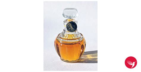 Индийский сандал (Indian Sandal) Рассвет (Rassvet) 香水 - 一款 1958年 女用 香水