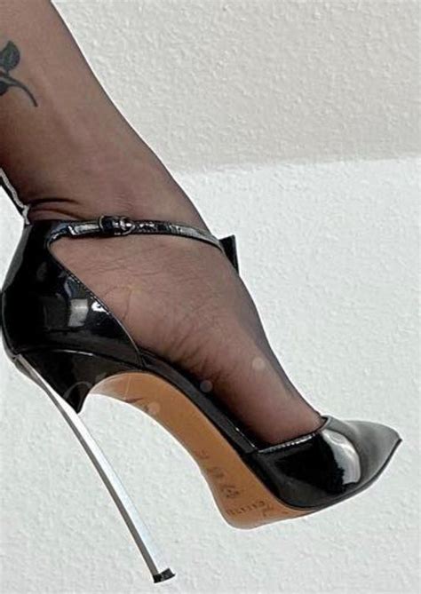 Pin By Jocab On Talons En Nylons Fashion High Heels Heels Hot High Heels