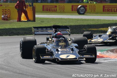 Emerson Fittipaldi Il Campione Del Con La Lotus D Motoremotion It