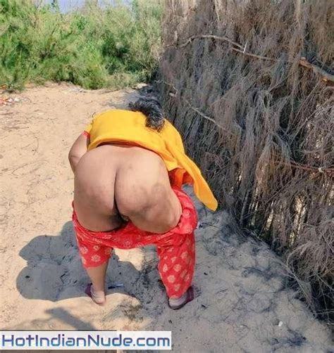 Big Boobs And Ass Photos Of An Aunty Seeking Sex In A Bare Body Hot Indian Nude