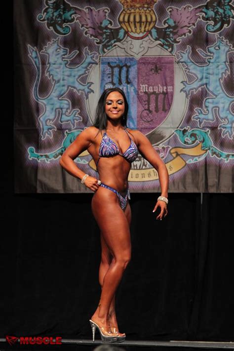 3 Hot Sexy Caitlin Sullivan Bikini Pics