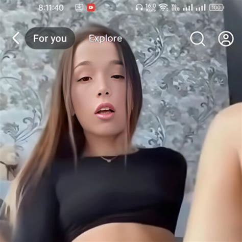 What S The Name Of This Brunette Camgirl Masturbating Ellie Leen NameThatPorn