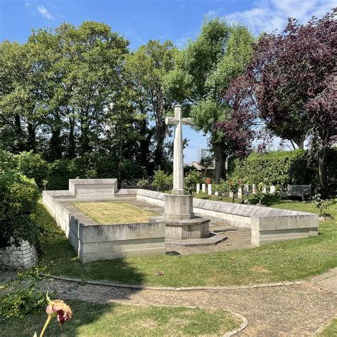 Kensal Green WW1 and WW2 : London Remembers, Aiming to capture all