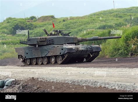 Mitsubishi Type 90 Main Battle Tank of the Japan Ground Self Defence ...