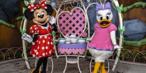 Minnie Mouse No Longer Needs Mickey Disney Confirms Inside The Magic