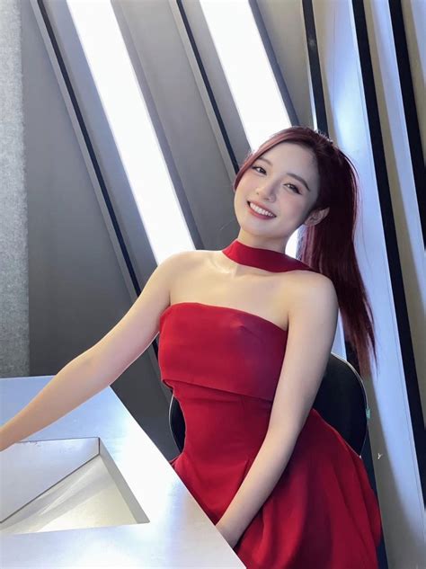 MC thấp nhất nhì VTV có tỷ lệ cơ thể ấn tượng cứ diện bikini là gây sốt